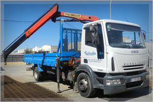 Servicio camión-grúa desde nuestro almacén de hierros y aceros en Alcalá de Henares, Madrid.